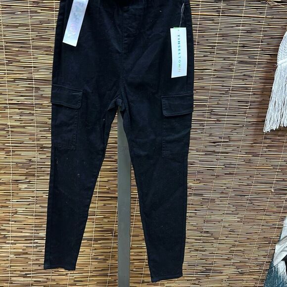 Tinseltown Juniors' Pull-on Skinny‎ Cargo Pants, Created for Macy's - Black Size - Picture 2 of 3